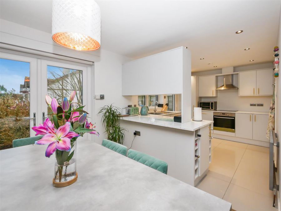 14 Finsbury Gardens, Cairnshill Road