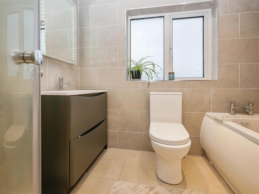 14 Finsbury Gardens, Cairnshill Road