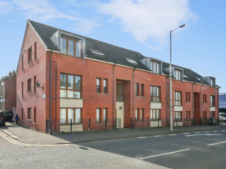 Apt 6, 135 Woodstock Road