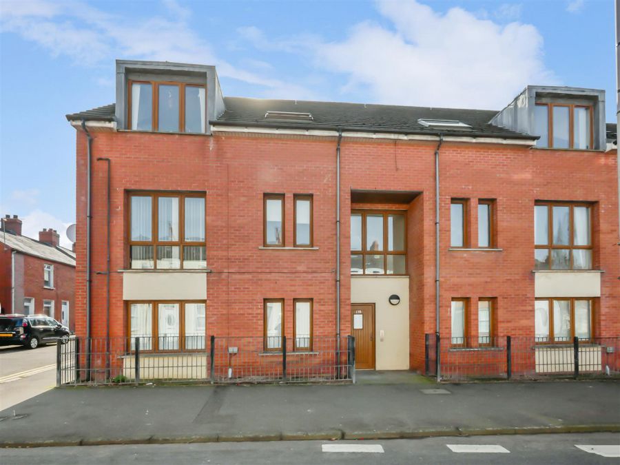 Apt 6, 135 Woodstock Road