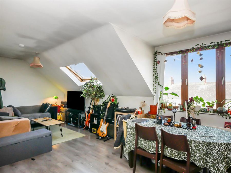 Apt 6, 135 Woodstock Road