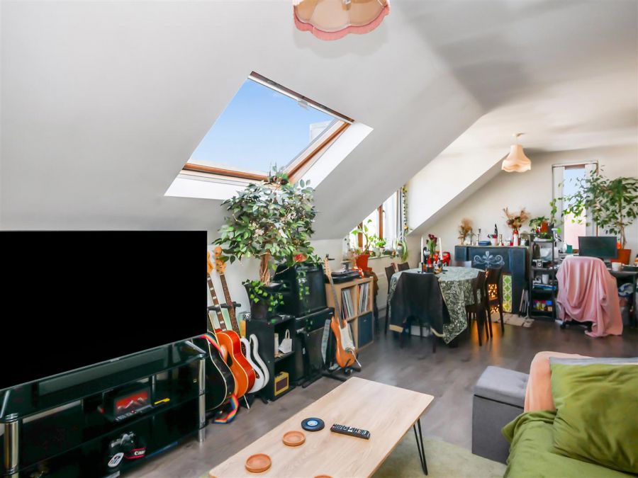 Apt 6, 135 Woodstock Road