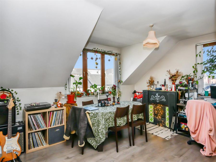 Apt 6, 135 Woodstock Road