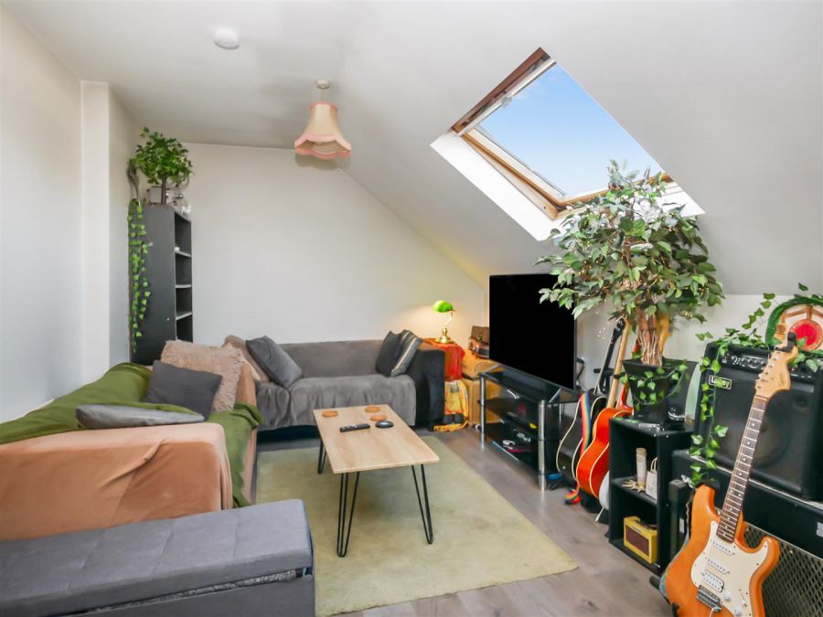 Apt 6, 135 Woodstock Road