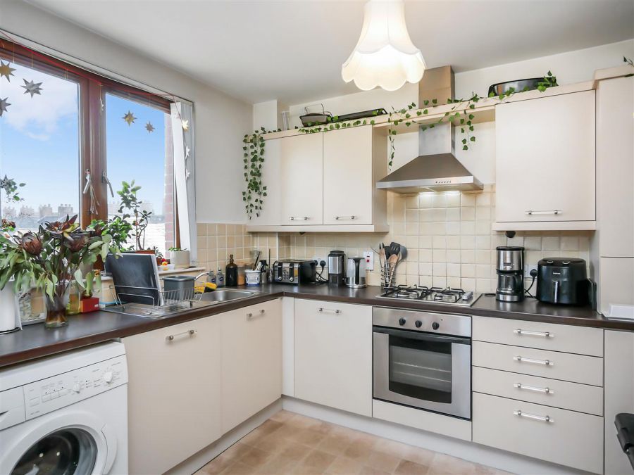 Apt 6, 135 Woodstock Road