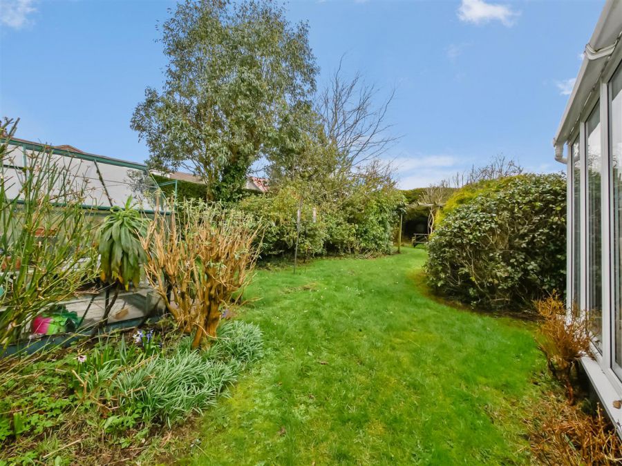 9 Gracemount Park, Cairnshill Road