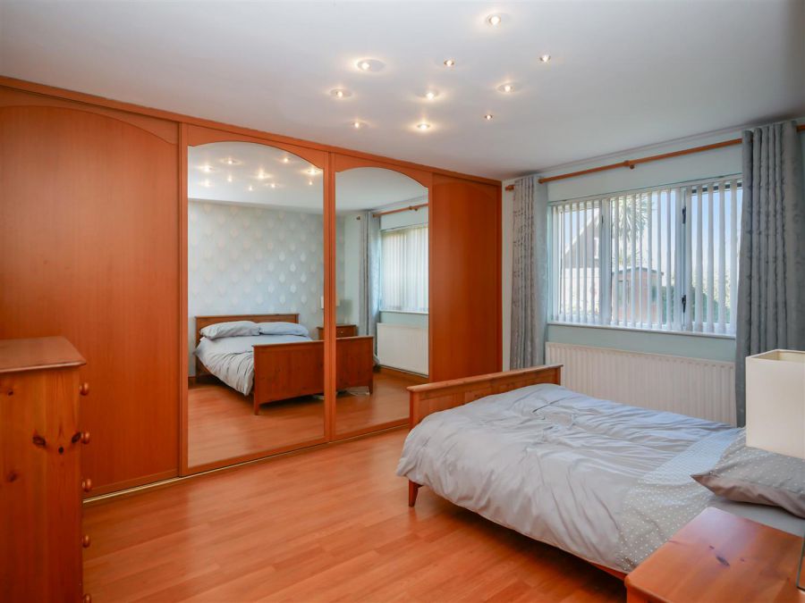 66 Knockbracken Manor