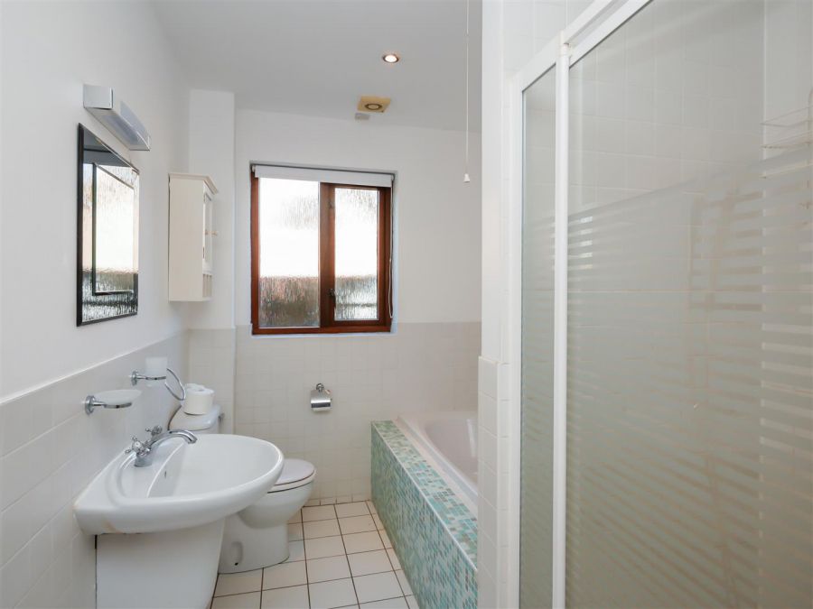 66 Knockbracken Manor