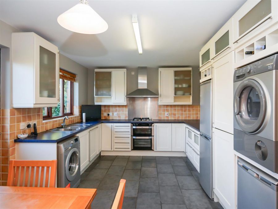 66 Knockbracken Manor