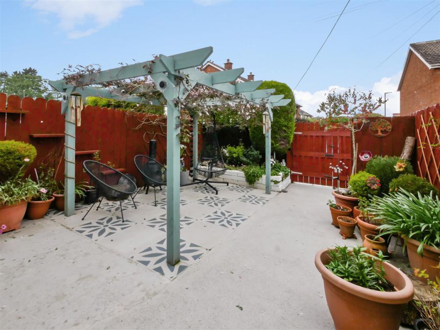 16 Killynether Gardens, Belvoir Park