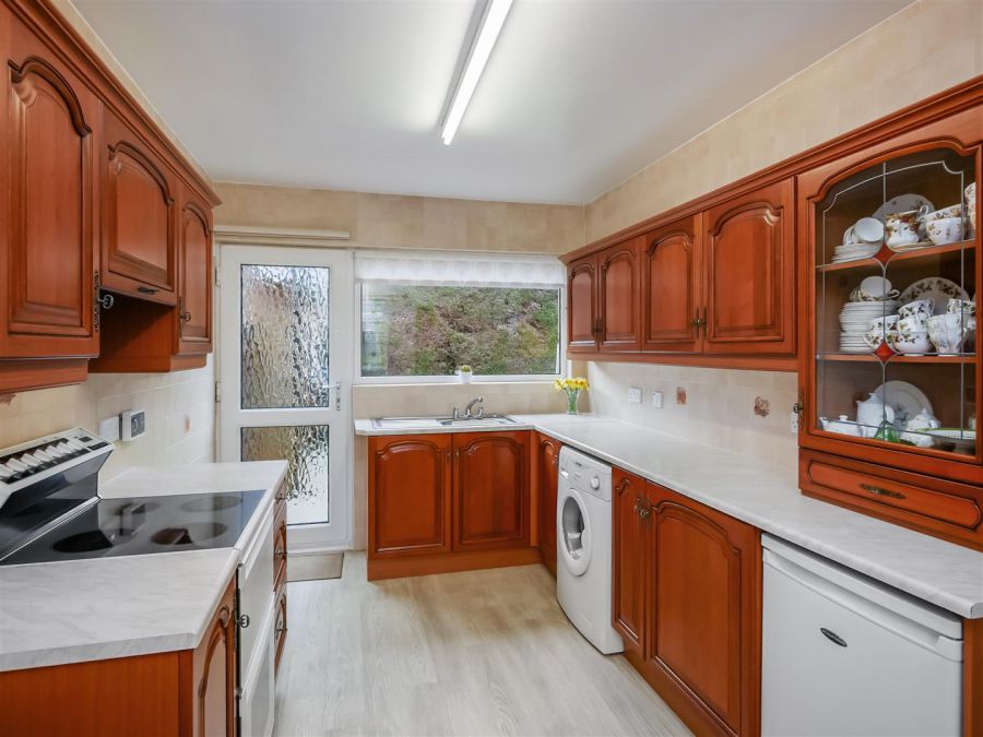 16 Willowbank Crescent