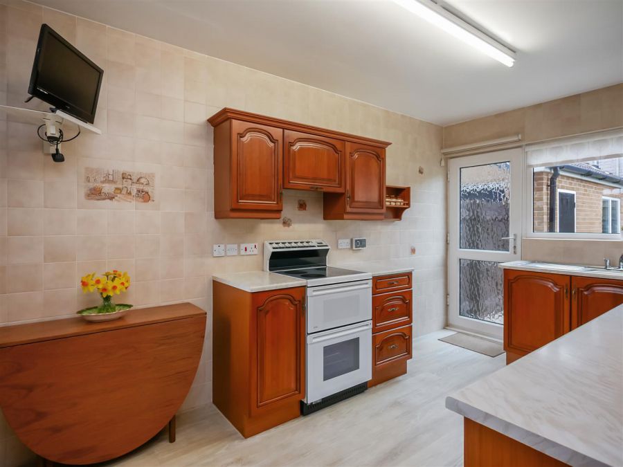 16 Willowbank Crescent