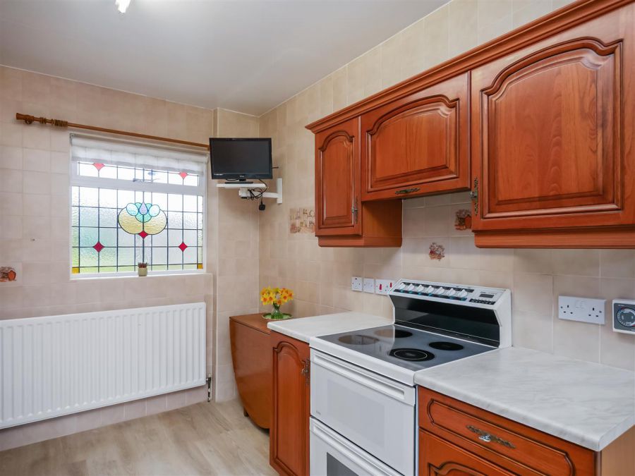 16 Willowbank Crescent