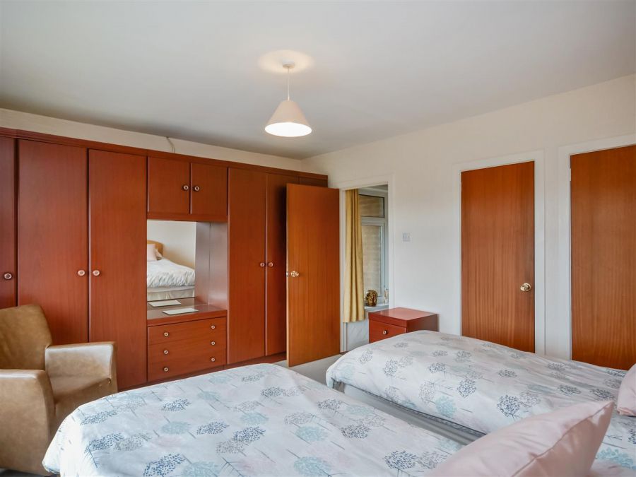 16 Willowbank Crescent