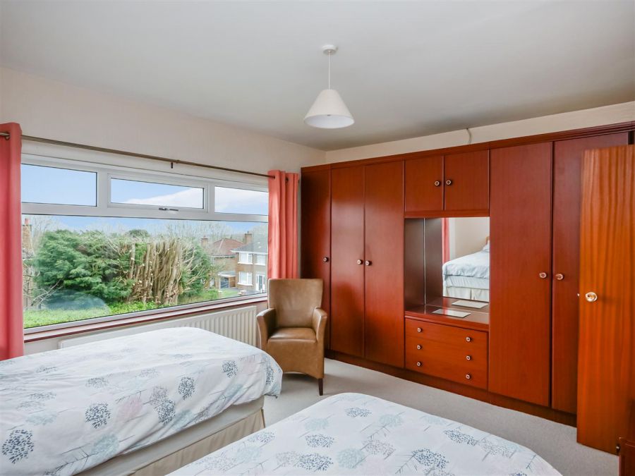 16 Willowbank Crescent