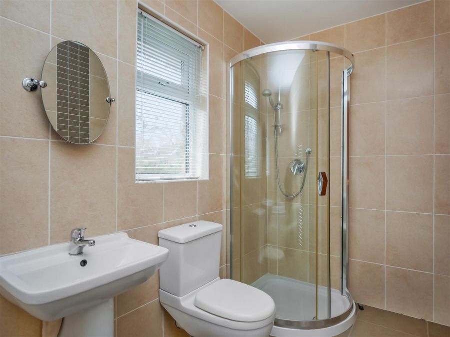 16 Willowbank Crescent