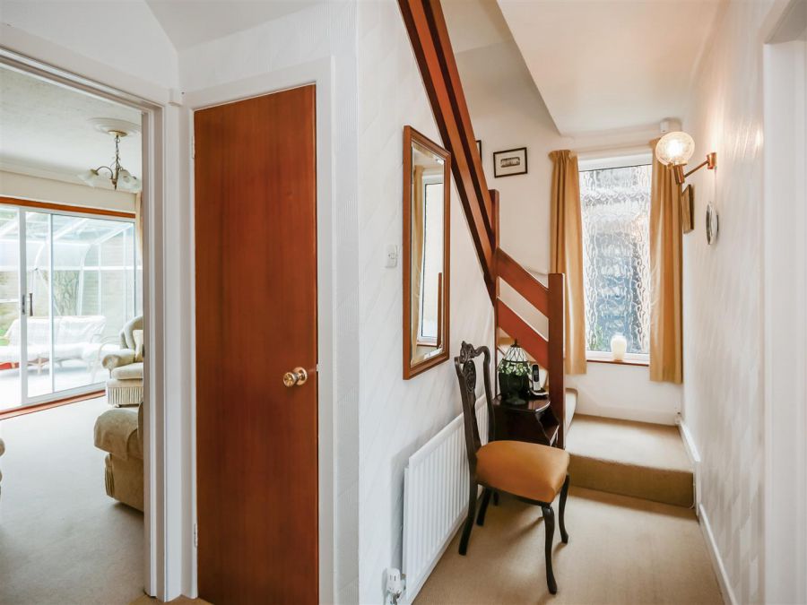 16 Willowbank Crescent