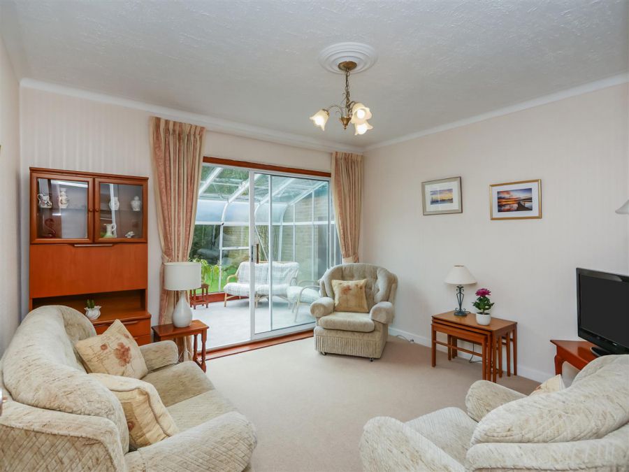 16 Willowbank Crescent