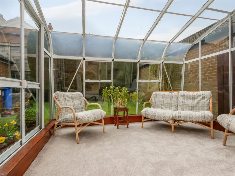 16 Willowbank Crescent