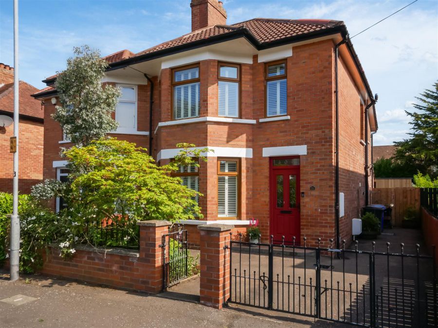 32 Queensberry Park