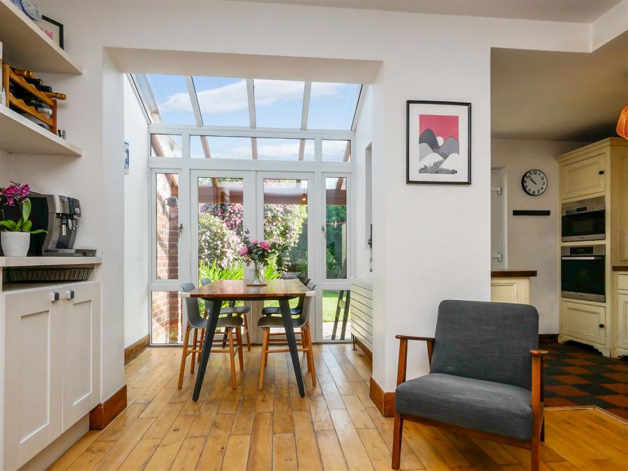 32 Queensberry Park