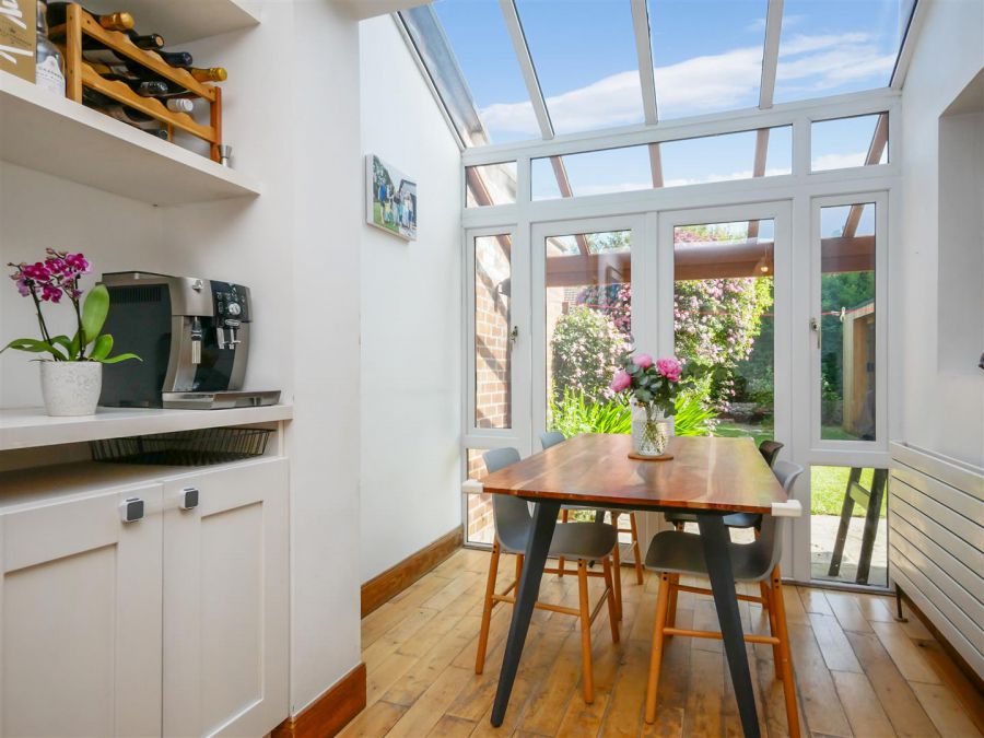 32 Queensberry Park