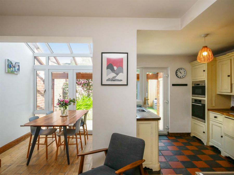 32 Queensberry Park