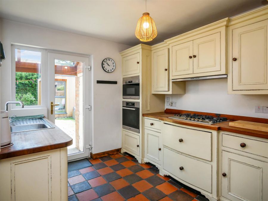 32 Queensberry Park