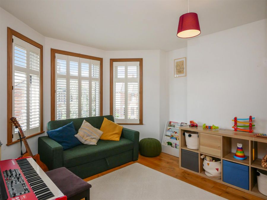 32 Queensberry Park