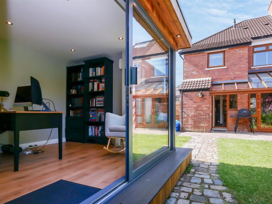 32 Queensberry Park