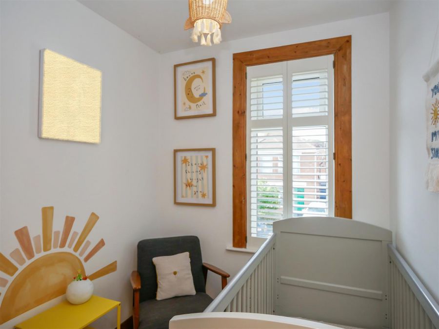 32 Queensberry Park