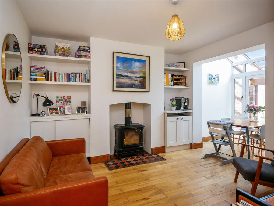 32 Queensberry Park