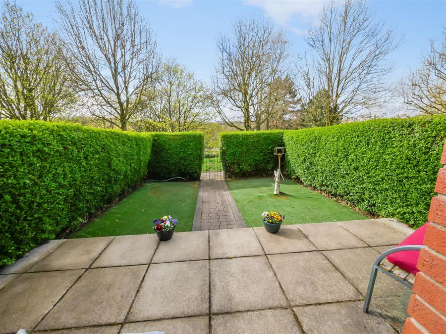 42 Killynether Walk, Belvoir Park