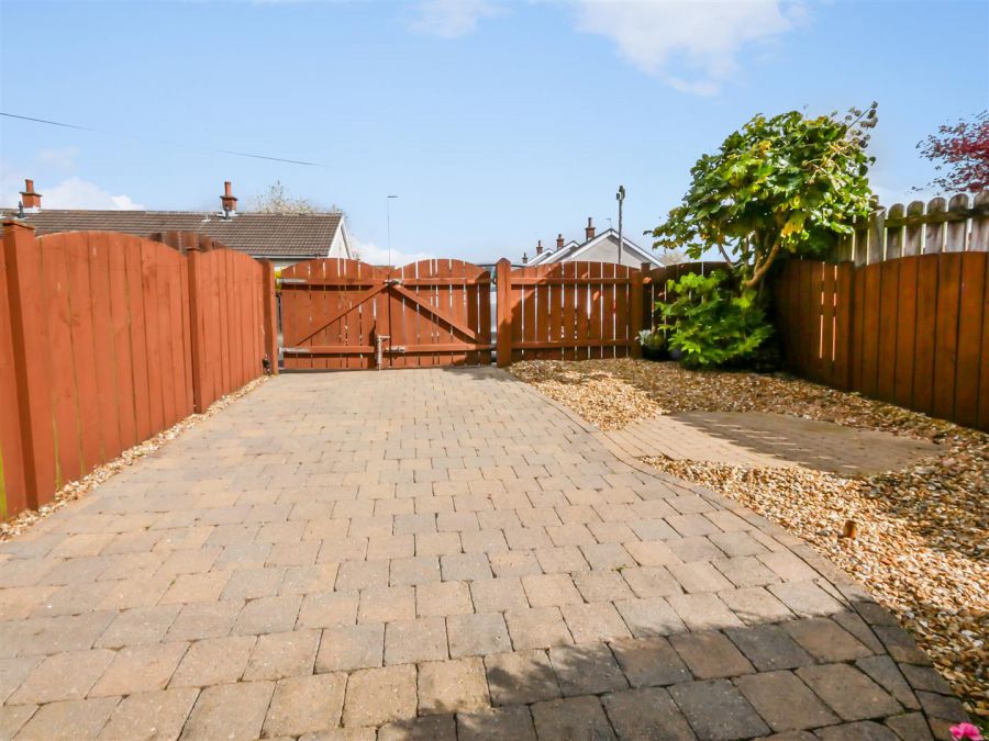 42 Killynether Walk, Belvoir Park