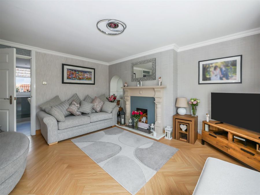 42 Killynether Walk, Belvoir Park