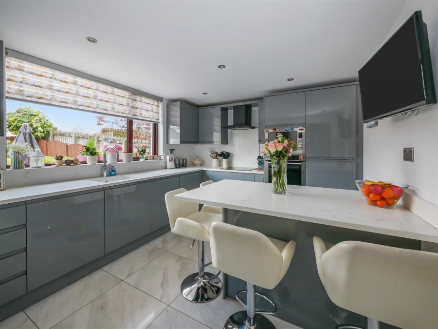 42 Killynether Walk, Belvoir Park