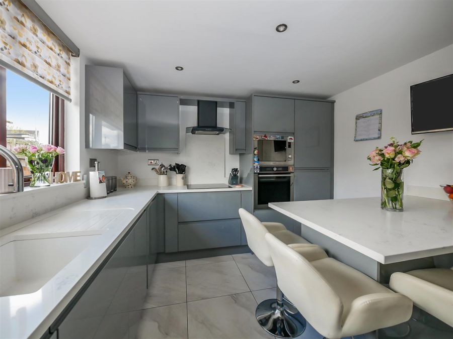 42 Killynether Walk, Belvoir Park