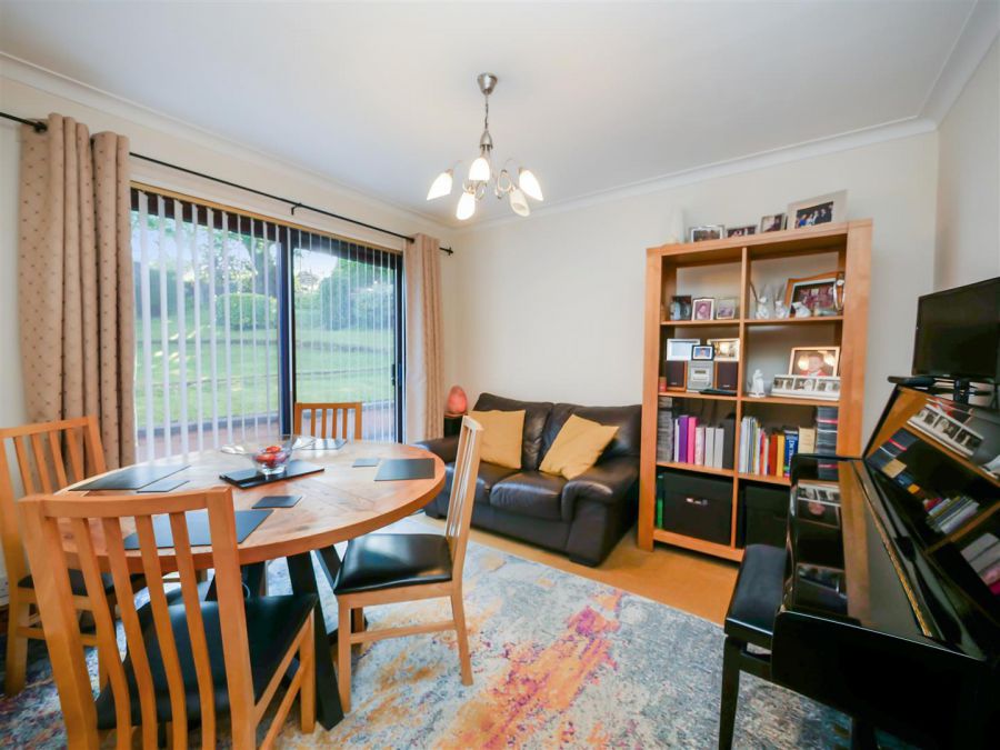 23 Beechgrove Crescent, Upper Knockbreda Road