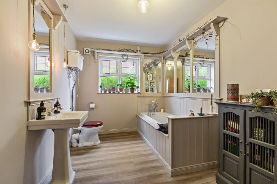 37 Grey Castle Manor, Castlereagh Hills