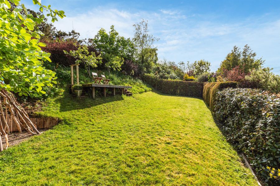 37 Grey Castle Manor, Castlereagh Hills