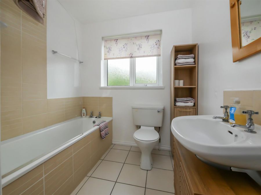 20 Upper Malvern Park, Cairnshill Road