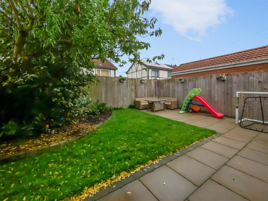 20 Upper Malvern Park, Cairnshill Road