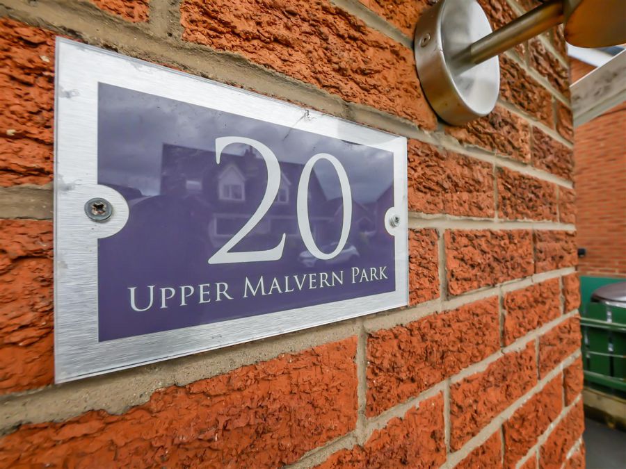 20 Upper Malvern Park, Cairnshill Road
