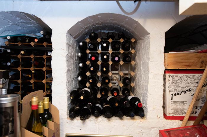 Ballyaughlis Lodge, 238 Ballylesson Road