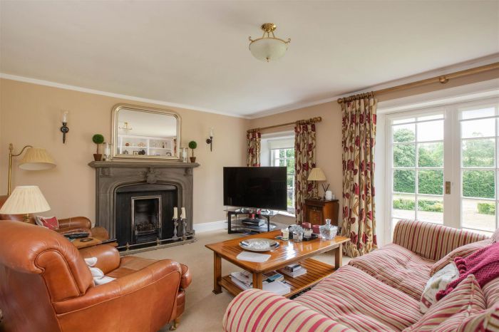 Ballyaughlis Lodge, 238 Ballylesson Road