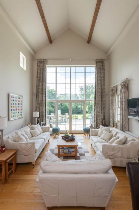 Ballyaughlis Lodge, 238 Ballylesson Road