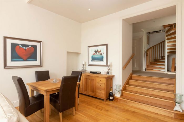 Ballyaughlis Lodge, 238 Ballylesson Road