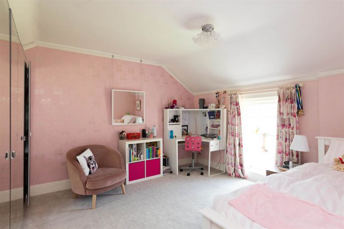 Ballyaughlis Lodge, 238 Ballylesson Road