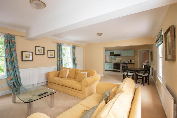 Ballyaughlis Lodge, 238 Ballylesson Road