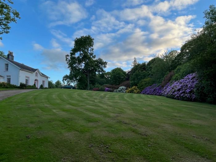 Ballyaughlis Lodge, 238 Ballylesson Road